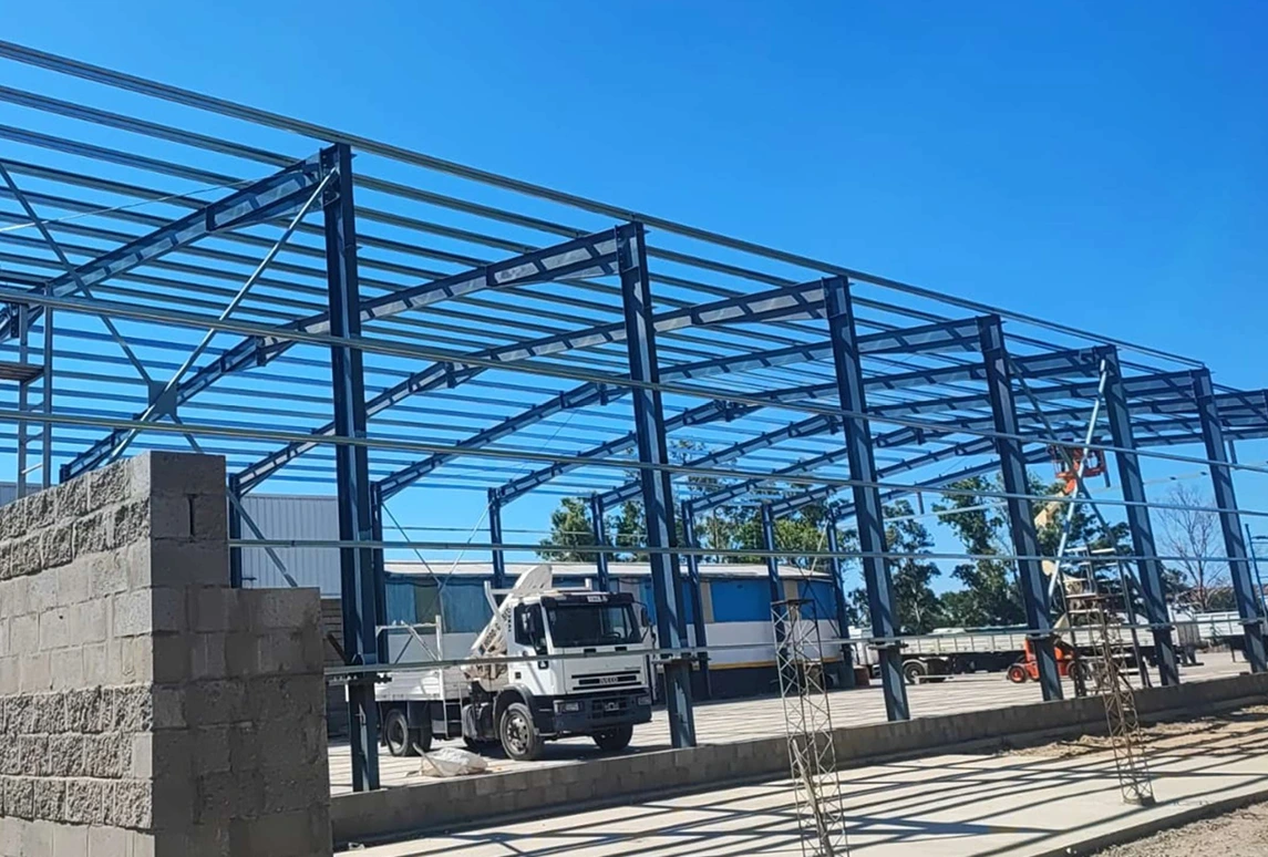 Estructura metálica en construcción